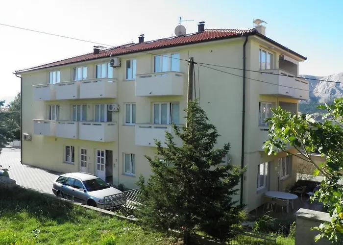 Modern Eingerichtete Ideal Fuer Junge Paaren Im Zentrum Von By Interhome شقة *