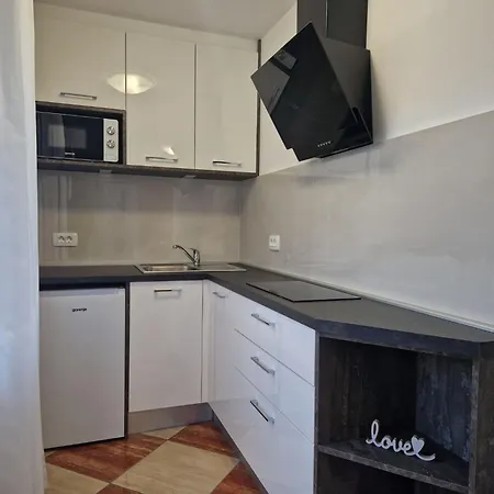 Modern Eingerichtete Ideal Fuer Junge Paaren Im Zentrum Von By Interhome Apartmán Baška