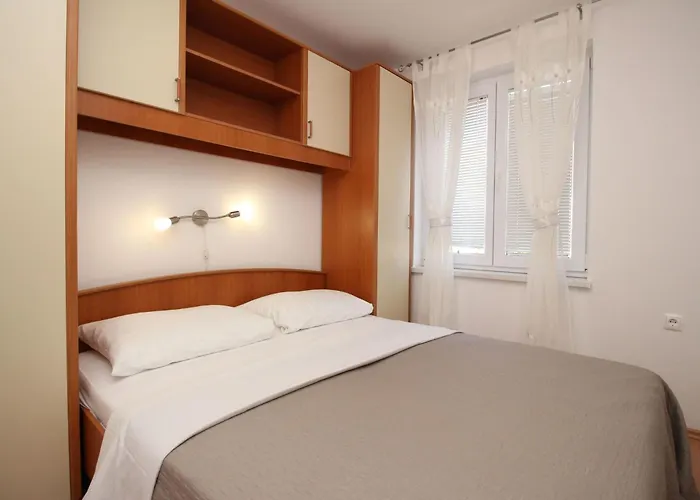 Modern Eingerichtete Ideal Fuer Junge Paaren Im Zentrum Von By Interhome *