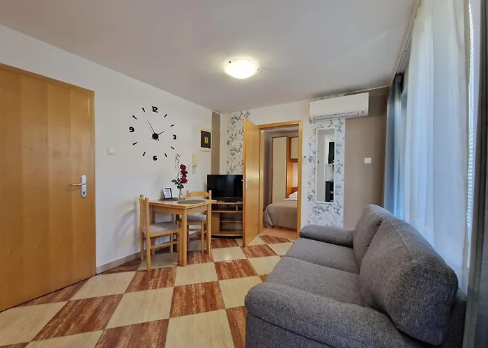 Modern Eingerichtete Ideal Fuer Junge Paaren Im Zentrum Von By Interhome Appartamento Baška