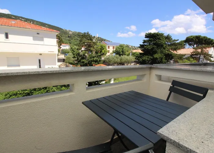 Modern Eingerichtete Ideal Fuer Junge Paaren Im Zentrum Von By Interhome Apartmán