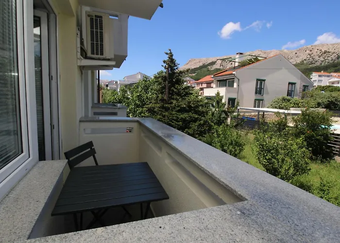 Apartmán Modern Eingerichtete Ideal Fuer Junge Paaren Im Zentrum Von By Interhome *