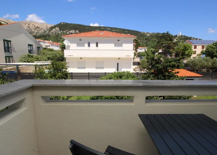 Appartamento Modern Eingerichtete Ideal Fuer Junge Paaren Im Zentrum Von By Interhome *