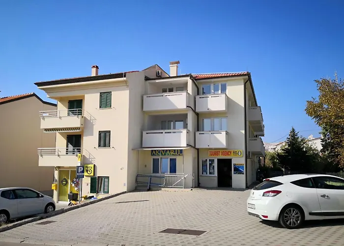 Modern Eingerichtete Ideal Fuer Junge Paaren Im Zentrum Von By Interhome Appartamento Baška