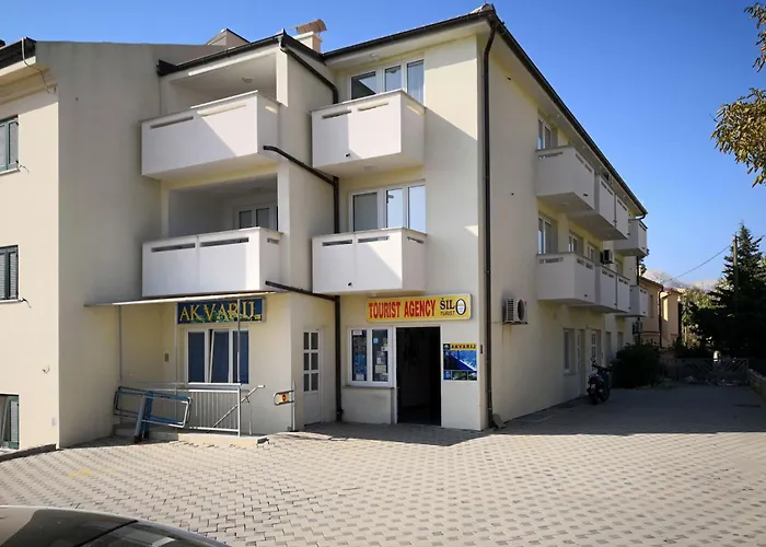 Modern Eingerichtete Ideal Fuer Junge Paaren Im Zentrum Von By Interhome *