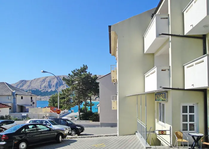 Appartamento Modern Eingerichtete Ideal Fuer Junge Paaren Im Zentrum Von By Interhome