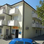Modern Eingerichtete Ideal Fuer Junge Paaren Im Zentrum Von By Interhome 바슈카