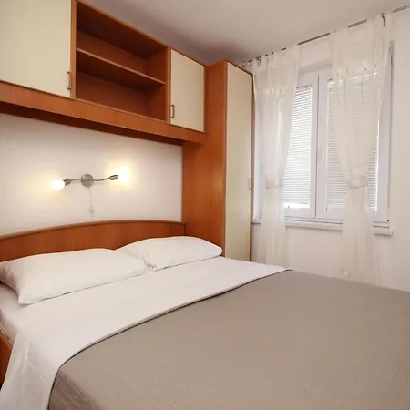 Modern Eingerichtete Ideal Fuer Junge Paaren Im Zentrum Von By Interhome *