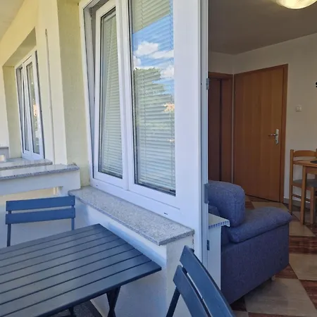 아파트 Modern Eingerichtete Ideal Fuer Junge Paaren Im Zentrum Von By Interhome *
