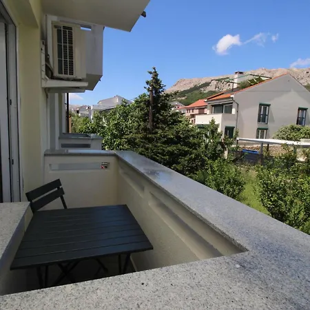 Apartman Modern Eingerichtete Ideal Fuer Junge Paaren Im Zentrum Von By Interhome *