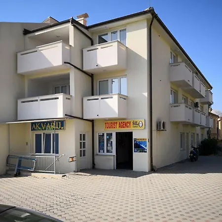 Modern Eingerichtete Ideal Fuer Junge Paaren Im Zentrum Von By Interhome *