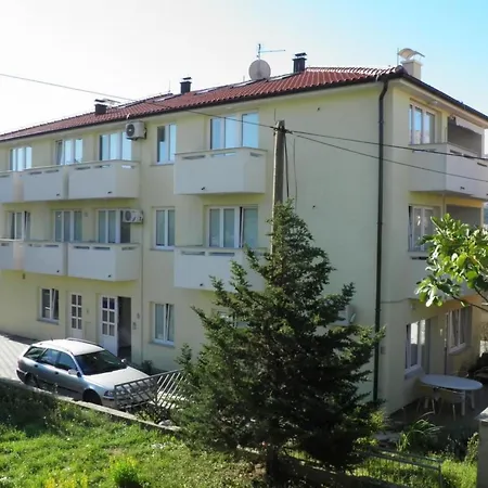 Modern Eingerichtete Ideal Fuer Junge Paaren Im Zentrum Von By Interhome Apartman *