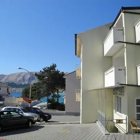 Modern Eingerichtete Ideal Fuer Junge Paaren Im Zentrum Von By Interhome Baška